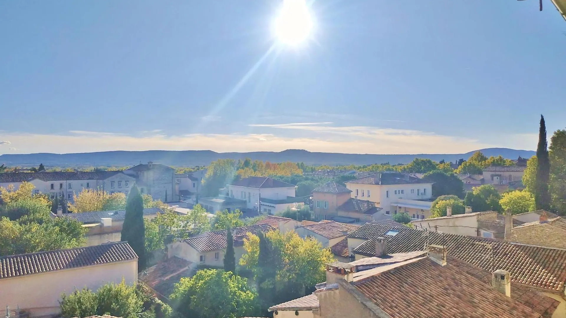 Grand Studio Lumineux Au Calme, Centre Historique Pertuis France
